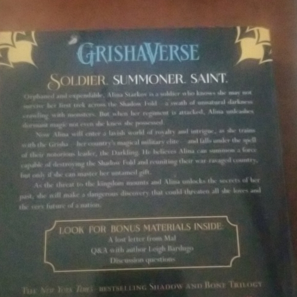 Shadow and Bone book - Picture 2 of 2